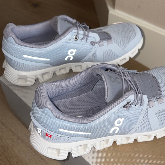 EUC on cloud 5 heather/fossil size 5.5 with original box and extra laces - Picture 7 of 16